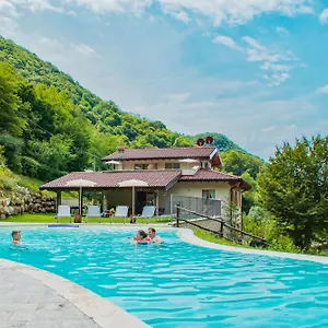 https://piccola-valle.it-lombardy.com